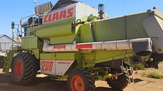 Claas Mega Dominator 208 Stroper / Harvester For Sale (011353)