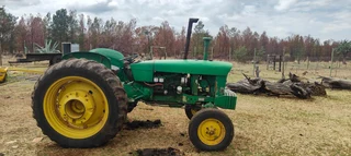 John Deere 2120 2WD For Sale (011392)