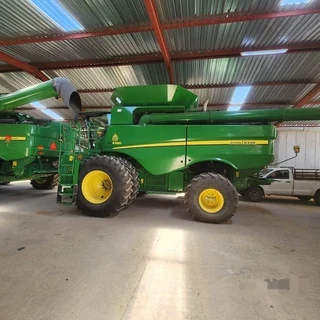 John Deere S680 Stroper / Combine Harvester For Sale (012628)