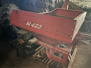 Kuhn M 423 Fertilizer Spreadeer / Kunsmis Strooier For Sale (012724)