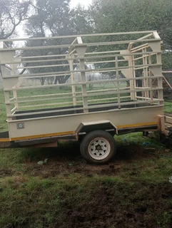 Bees Sleepwa / Cattle Trailer For Sale (012730)