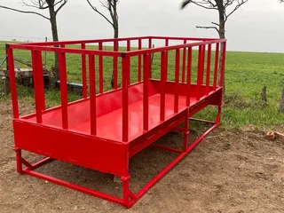 Staan Voer Bak Vir Kalwers / Free Standing Feeder Bin For Calves For Sale (007451)