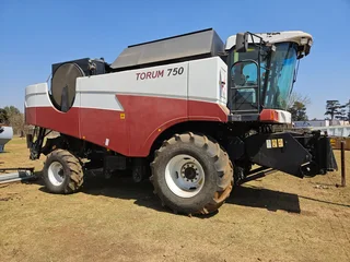 Rostselmash Torum 750 Stroper / Combine Harvester For Sale (007505)