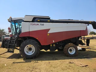 Rostselmash Torum 750 Stroper / Combine Harvester For Sale (007505)