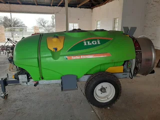 3x 2000L Ilgi Boord Spuite / Vineyard Sprayers For Sale (007506)