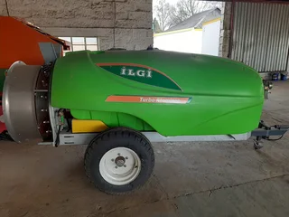 3x 2000L Ilgi Boord Spuite / Vineyard Sprayers For Sale (007506)
