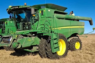 John Deere S660 Stroper / Combine Harvester For Sale (013061)