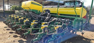 John Deere 2117 Vacuum Planter For Sale (013062)