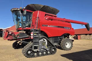 Case 8240 Stroper / Combine Harvester For Sale (013130)