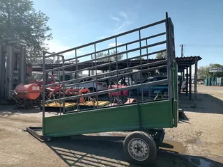 Vee Laai Dok / Cattle Loading Dock For Sale (013206)