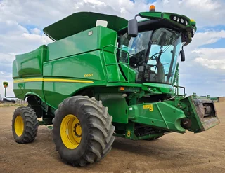 John Deere S660 Stroper/ Combine Harvester For Sale (013229)