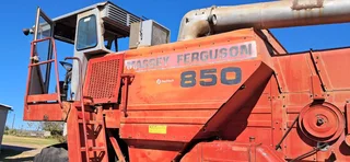 Massey Ferguson 850 Stroper / Combine Harvester For Sale (013373)