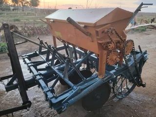 4 Row Vetsak Fine Seed / Fynsaad Planter For Sale (013399)