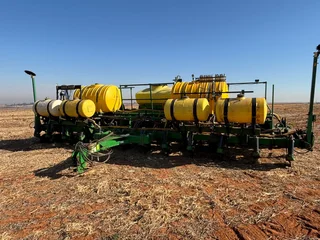 12 Row .76 John Deere Liquid Fertilizer Planter for Sale (013404)
