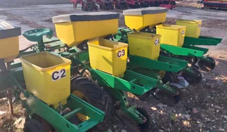 2x 6 Row .91 John Deere 1750 Finger Planter / Vingerplanter For Sale (013536)