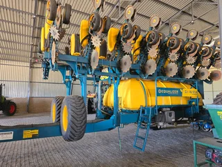 16 Row 91 Equalizer CII Narrow Planter For Sale (013645)