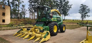 John Deere 7750 Kuilvoer Kerwer / Silage Cutter with 6 Row John Deere Table For Sale (013679)