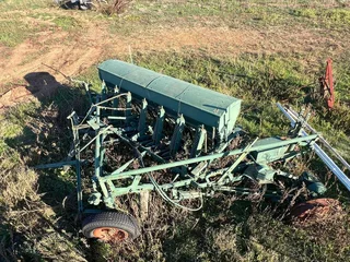 2x John Shearer Saaikas met Fynsaad Kus / Seader with Fine Seed Bin For Sale (013775)