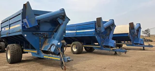 3x 18 Ton Kole Staal Werke Tapkarre / Grain Carts For Sale (013843)