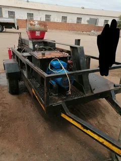 Can Press on Trailer / Blikkiepars op Sleepwa For Sale (013896)