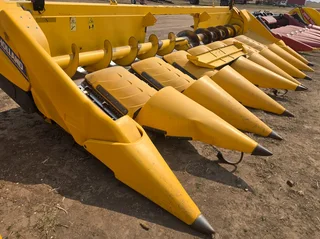 2x 8 Row .76 New Holland 980 Cr Mielie Tafel / Maize Table For Sale (013907)