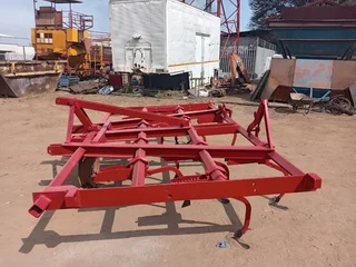 11 Tand Bytel Ploeg / 11 Tine Chisel Plough For Sale (013945)