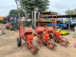 3 Row Massey Ferguson Planter For Sale (013949)