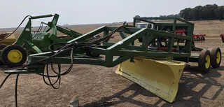 Van Zyl Padskraper / Road Scraper For Sale (013972)