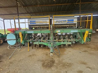 2 x Tatu 19 Row Fine Seed Planters For Sale (014066)