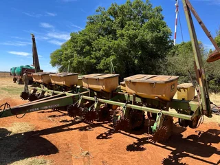 8 Row 0.91m John Deere 7200 Planter for Sale (014092)