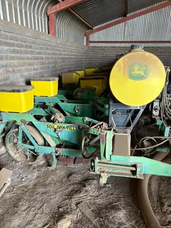 8 Row 91 John Deere Planter for Sale (014102)