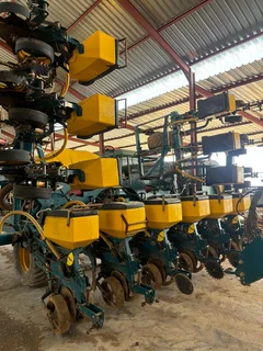 12 Row .76cm Equalizer Planter for Sale (014125)