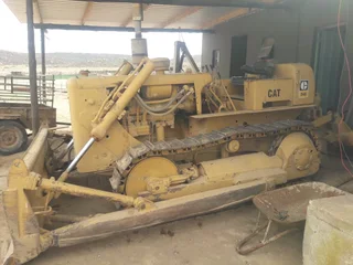 CAT D4 Dozer / Stootskraper for Sale (014127)