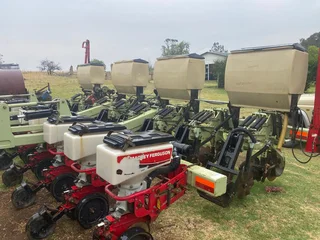 8 Row 91cm Ortman with Massey Ferguson 555 Planter for Sale (014137)