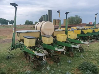 4 Row 91cm John Deere 7200N MaxEmerge2 Planter for Sale (014177)