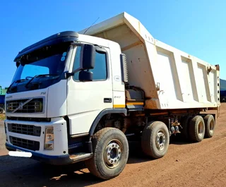 22 Cube Volvo V340 Tipper Truck For Sale (014254)