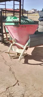 Kunsmis Strooier / Fertilizer Spreader for Sale (014273)