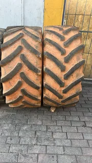 2x 540.65 R28 Gebruikte Trekker Bande / Used Tractor Tires For Sale (014297)