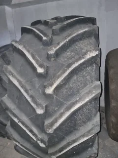 1x 900.60 R42 Used Stroper Tire / Used Harvester Tire For Sale (014308)