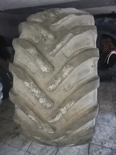 1x MRL 800.65 R32 Gebruikte Stroper Band / Used Harvester Tire for Sale (014340)