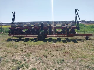 8 Row Massey Ferguson 543 Planter For Sale (014351)
