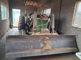 John Deere 3140 Tractor with blade attachment For Sale (014490)