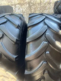 2x 520.70 R38 Used Tractor Tires For Sale (014557)
