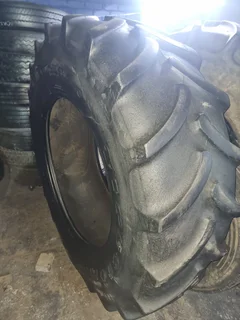 2x 20/8.38S Gebruikte Trekker Bande / Used Tractor Tires For Sale (014577)