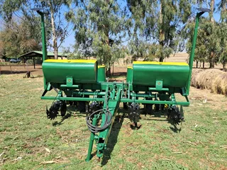 John Deere 7000 planter For Sale (014586)