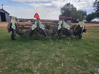 6 row 3 ft Grondboontjie Uithaler / KMC peanut harvester For Sale (014596)