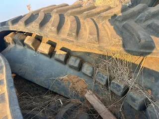 Challenger 865 tracks For Sale (014598)