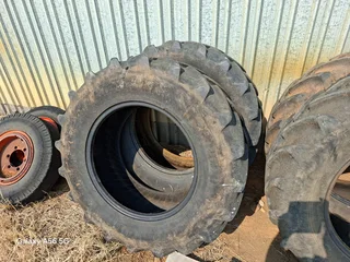4x 420.70 R28 Used Tractor Tires for Sale (014638)