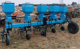 Fertilizer Applicator / Kunsmistoediener for Sale (014697)