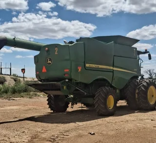 John Deere S670 Stroper / Combine Harvester for Sale (014758)